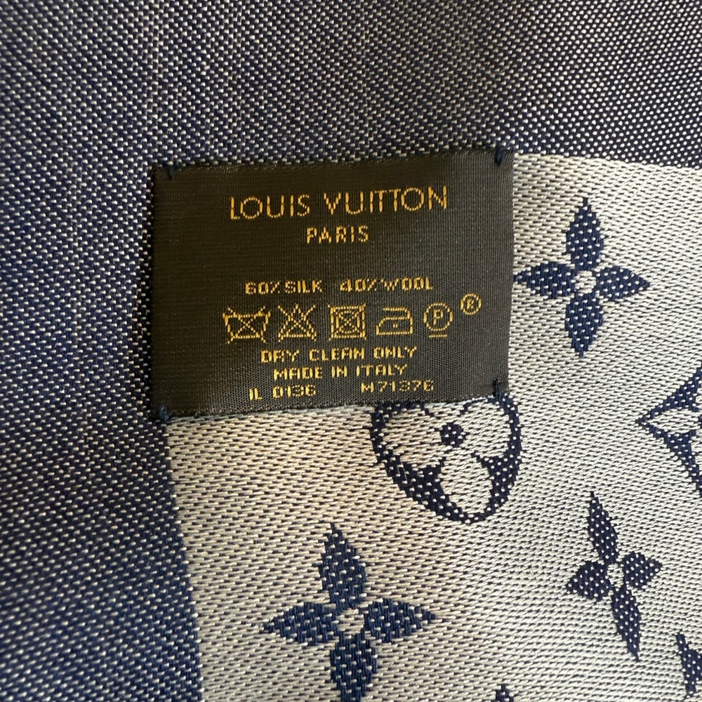 Louis Vuitton Navy and White Monogram Wrap - Picture 5 of 10